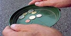 Secondo i dati dell’Istat, il 24,5% dei cittadini è a rischio povertà o esclusione sociale. In difficoltà le famiglie numerose e quello a monoreddito. Situazione più grave nel Mezzogiorno.